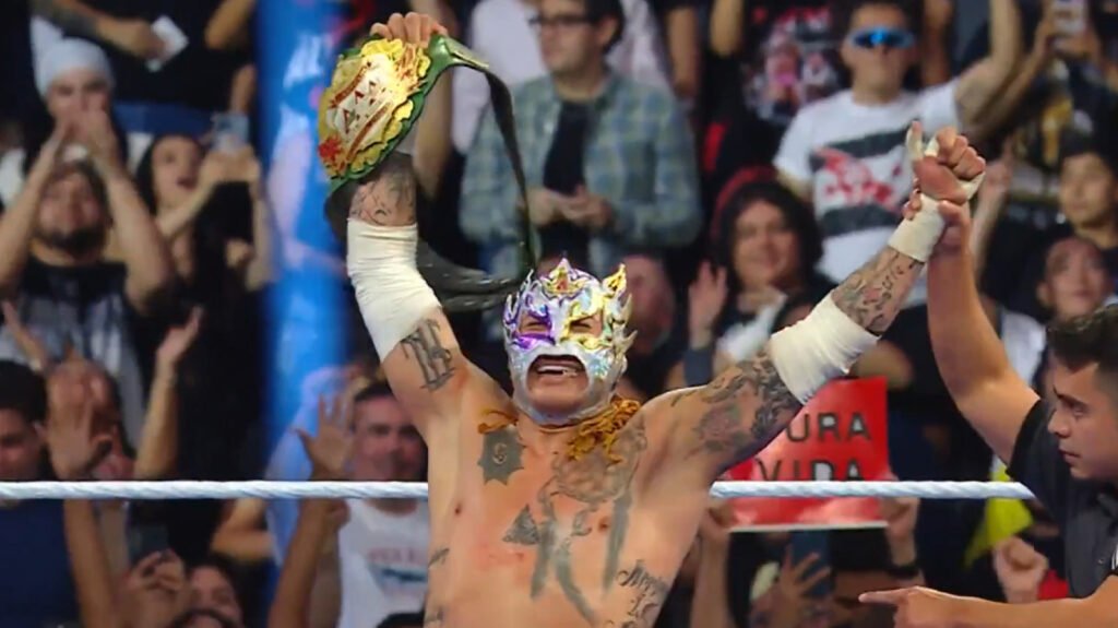 Rey Fenix Defeats Ricky Saints On WWE SmackDown, Retains AAA Cruiserweight Title