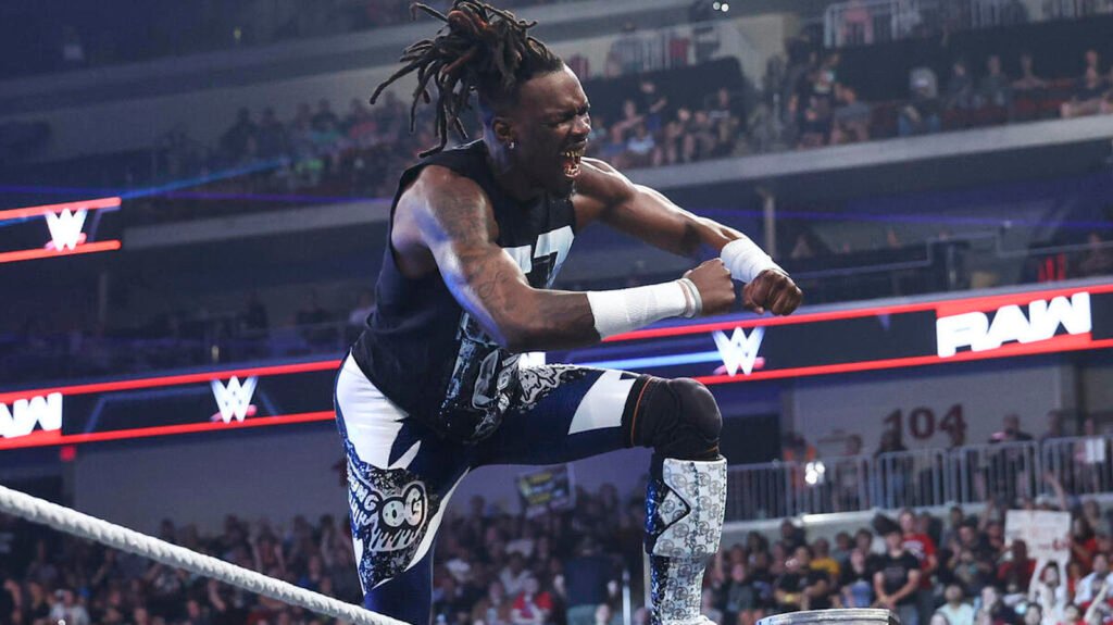 Je’Von Evans Pins Big Cass To Qualify For Men’s MITB Ladder Match On WWE Raw