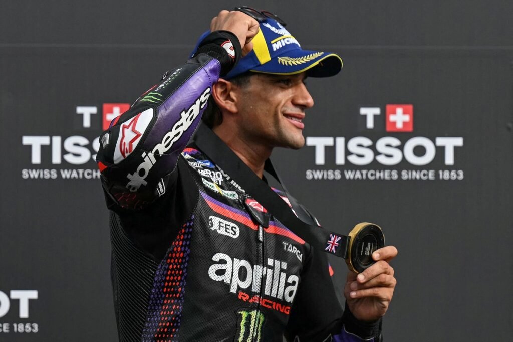 Martin leads Aprilia domination in sprint