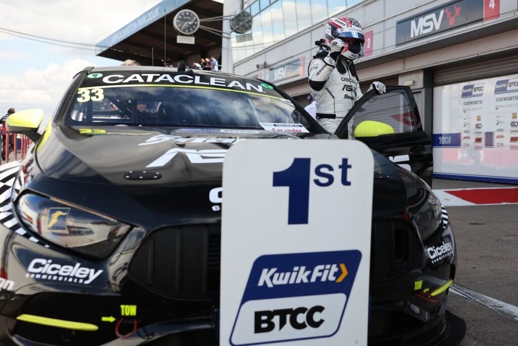 Morgan leads dominant 1-2 for Plato’s old team