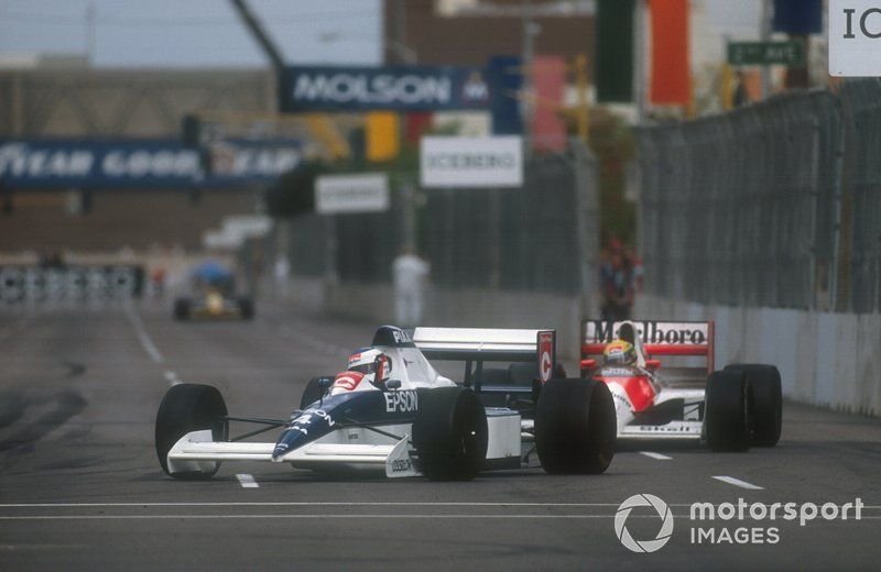 Jean Alesi, Tyrrell 018 Ford leads Ayrton Senna,  Mclaren MP4/5B Honda