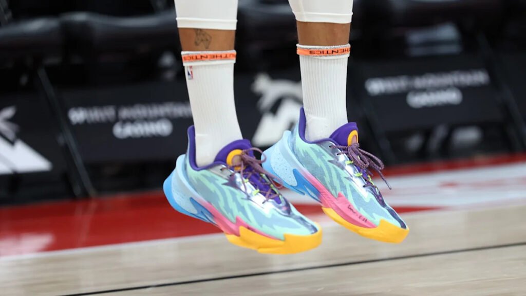 Stephen Curry to end 12-year partnership with Under Armour, become sneaker free agent