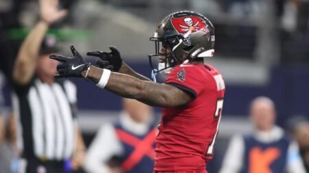 Who should I start Week 13? Fantasy Sunday start sit rankings, last-minute lineup decisions, inactives, breaking news