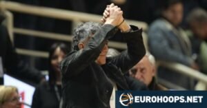 Οι υψωμένες γροθιές του Μυστακίδη: “Δεν πήρα τον ΠΑΟΚ για εμένα, αλλά για τους φιλάθλους και τους παίκτες”