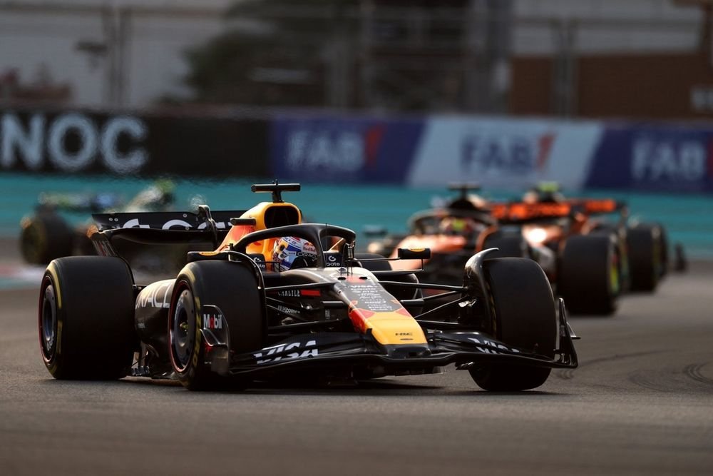 Oscar Piastri, McLaren, Max Verstappen, Red Bull Racing