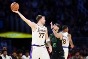 Lakers try to fight the boredom of seventh straight win
