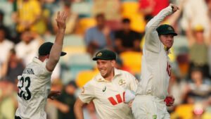 The Ashes: Smith's brilliant catch opens door for Australia as England cling on