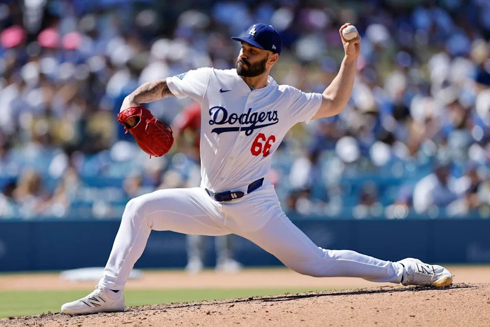 Dodgers pitcher Tanner Scott throws from the mound and surrenders a lead against the Arizona Diamondbacks on Aug. 31.