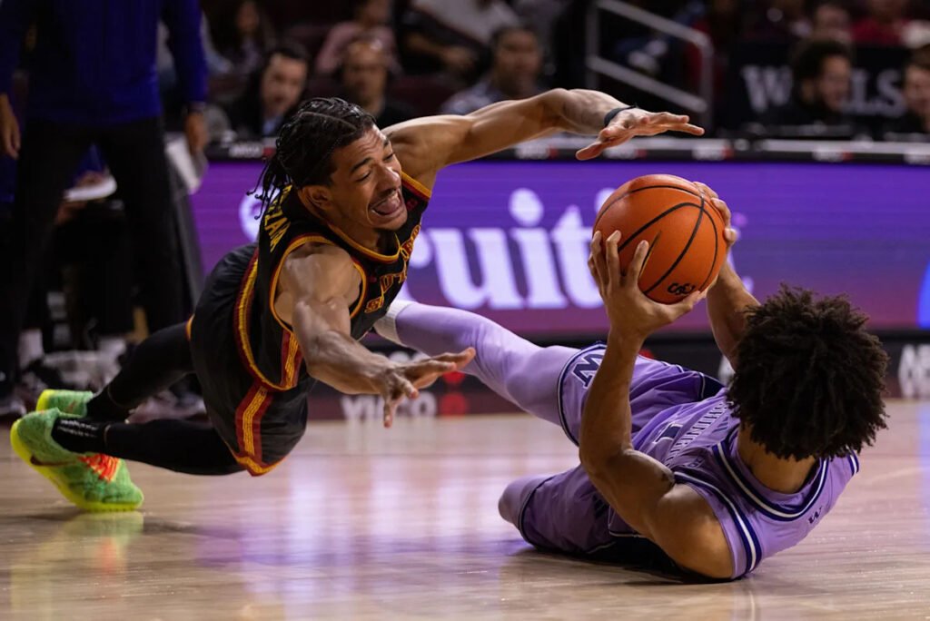 Washington rallies from 18-point deficit to beat No. 24 USC 84-76