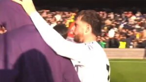 ‘Captain MM7’ – Mason Mount hailed for way he treated Leny Yoro after Man Utd star gifted Crystal Palace a penalty