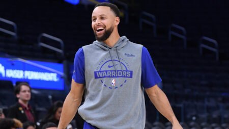 Steph Curry incredibly makes full-court tunnel shot before return from injury