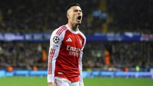 Gabriel Martinelli breaks Arsenal record with goal to send Gunners clear at top of Champions League table