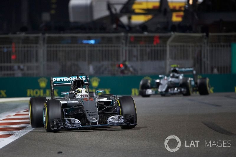 Lewis Hamilton, Mercedes F1 W07 Hybrid, leads Nico Rosberg, Mercedes F1 W07 Hybrid