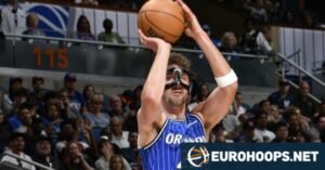 Franz Wagner is forced to leave the game after a scary fall