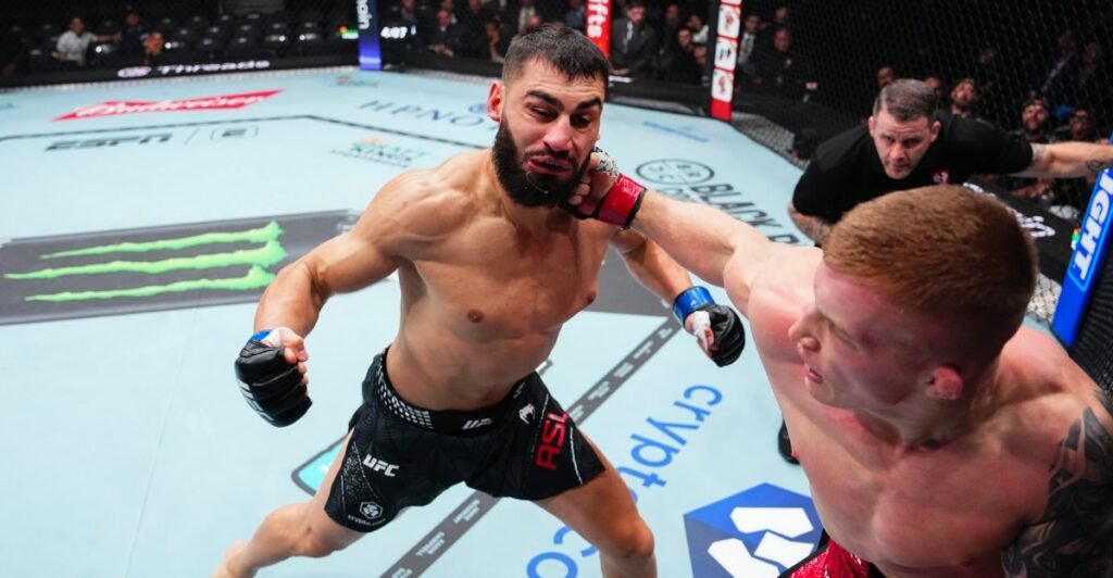 UFC 323 video: Iwo Baraniewski scores unbelievable knockout to cap slugfest