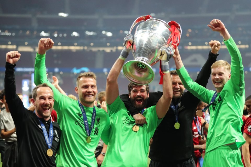 Madrid, Spain. 01st June, 2019. Soccer: Champions League, Final Tottenham Hotspur - FC Liverpool at Wanda Metropolitano Stadium. Goalkeeper Simon Mignolet (2nd from left), goalkeeper Alisson Becker (M) and goalkeeper Caoimhin Kelleher (r) from Liverp