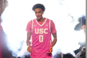 How many points did Alijah Arenas score in debut? USC vs. Northwestern stats