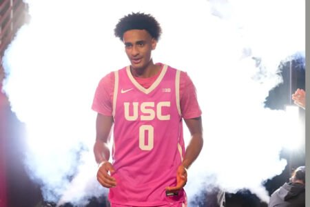 How many points did Alijah Arenas score in debut? USC vs. Northwestern stats