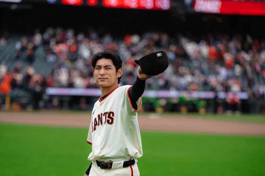 Giants CF Jung Hoo Lee detained at LAX on flight back from South Korea over apparent paperwork issue