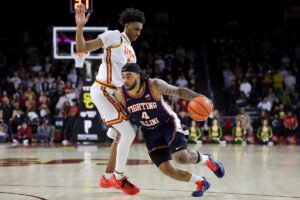 No. 10 Illinois overwhelms USC by 36 points, cruising to its 14th win in 16 games