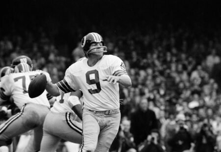 Hall of Fame quarterback Sonny Jurgensen dies at age 91