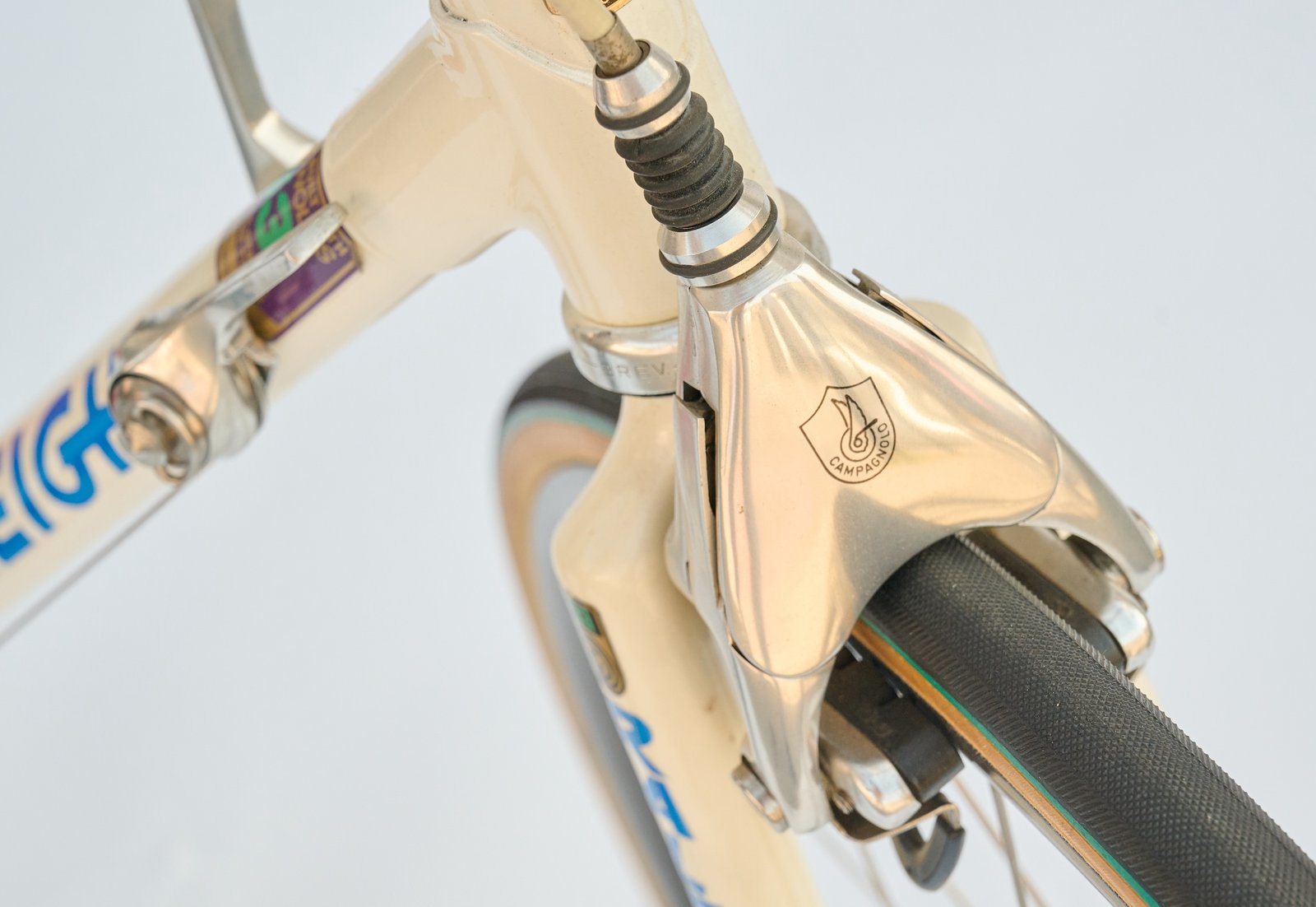 Laurent Fignon 1980s Raleigh race bike Campag Delta brakes.jpg