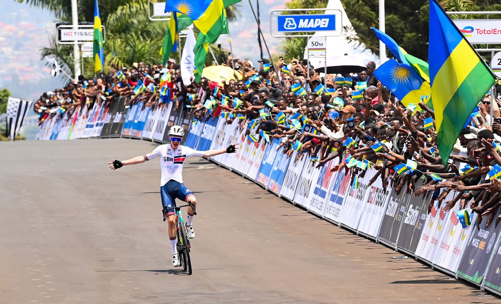 Harry Hudson crosses the line, arms outstretched, at the 2025 Rwanda World Champs