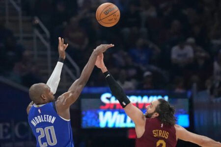 Mavericks bounce back with 130-120 victory over Cavaliers after being routed Friday night