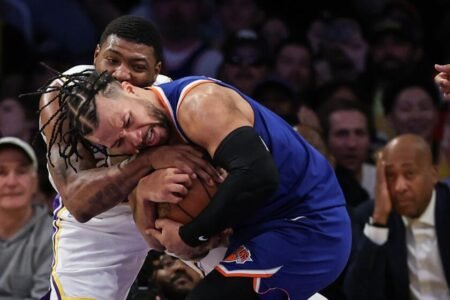 Lakers prove against Knicks they can achieve gritty defensive wins