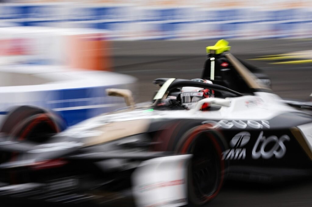 Antonio Felix da Costa leads 1-2 for Jaguar