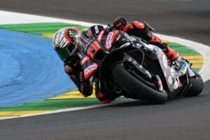 Bezzecchi leads Martin in dominant Aprilia 1-2