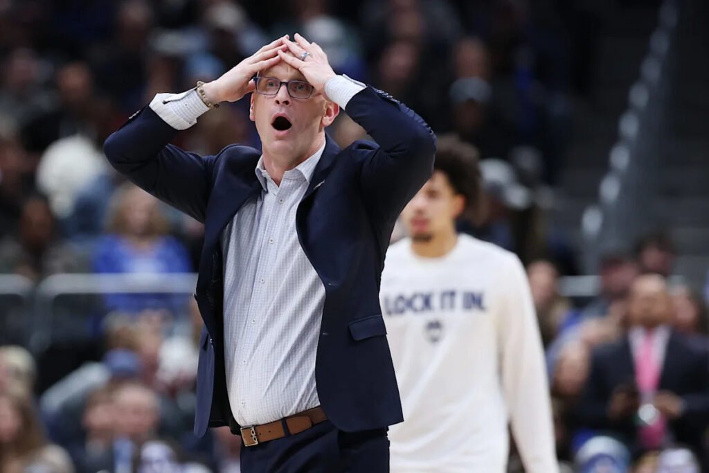 Dan Hurley clears air on interaction with ref in UConn’s win vs Duke