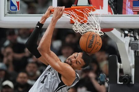 Wembanyama, Fox fuel dominant performance as Spurs beat Rockets for 4th straight victory, 145-120
