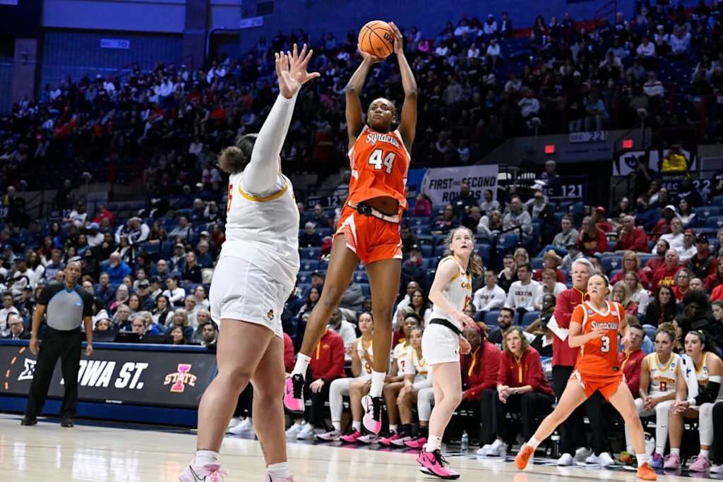 Izoje powers Syracuse past Iowa State to set up second-round March Madness meeting with UConn