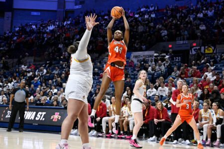 Izoje powers Syracuse past Iowa State to set up second-round March Madness meeting with UConn