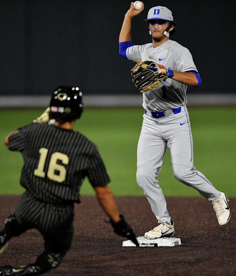 Brewers win fourth straight in 6-3 victory over Mariners