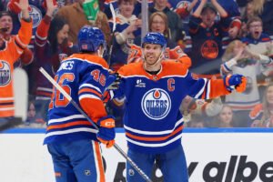 McDavid moves back into scoring lead with 3 points as Oilers beat Ducks 4-2
