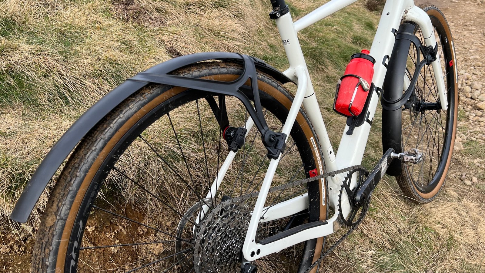 The Z&eacute;fal SHIELD G50 Gravel mudguards/fenders on the Fara F/Gravel bike