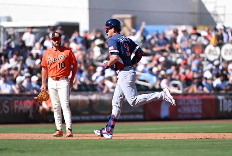 Giants perform their civic duty