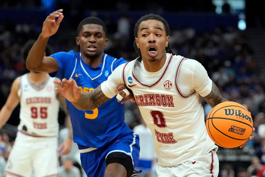 Philon scores 29 points, Alabama wipes out early deficit to oust Hofstra 90-70 in Midwest Region