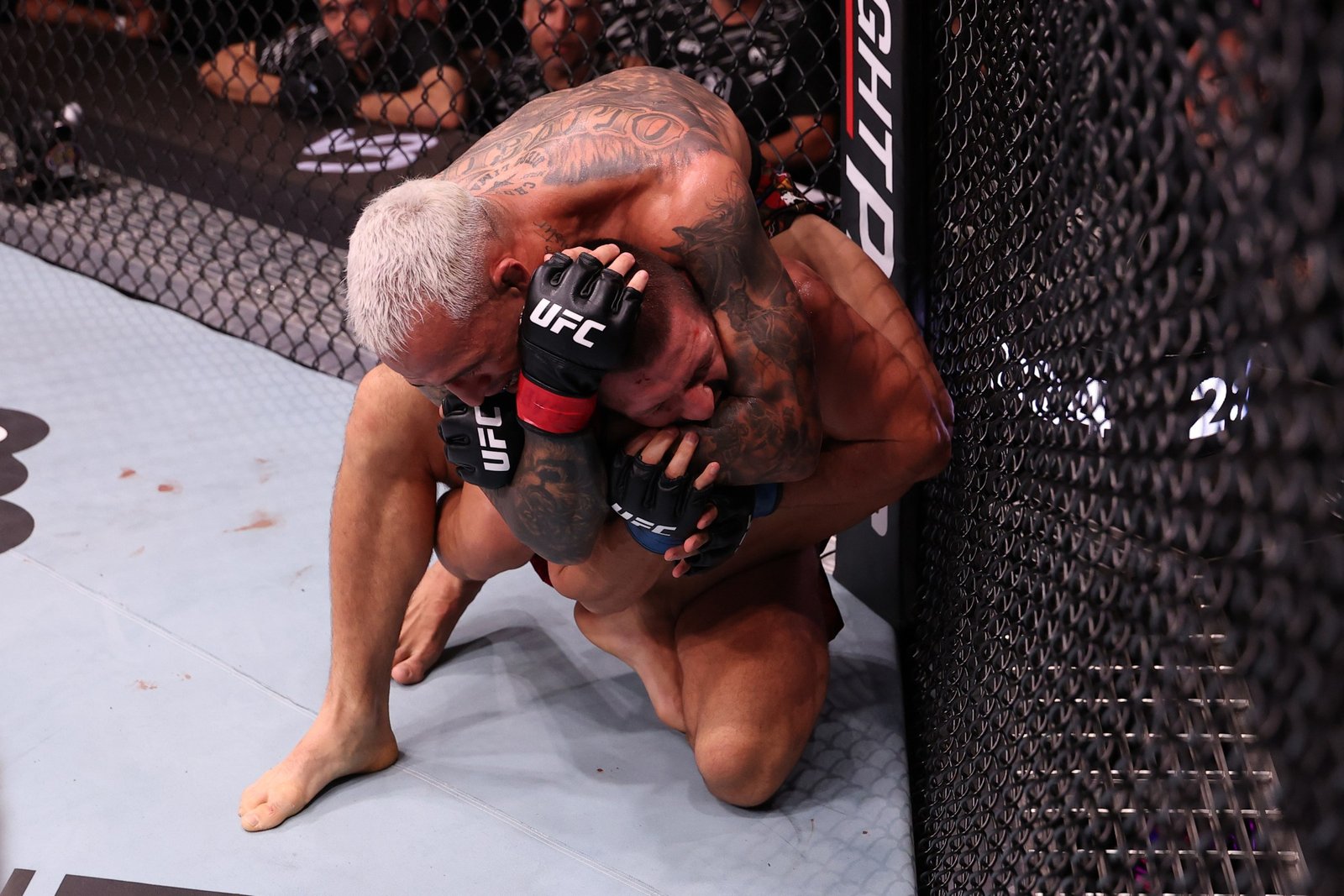 RIO DE JANEIRO, BRAZIL - OCTOBER 11: Charles Oliveira of Brazil secures a rear choke submission against Mateusz Gamrot of Poland in a lightweight fight during the UFC Fight Night event at Farmasi Arena on October 11, 2025 in Rio de Janeiro, Brazil. (Photo by Ed Mulholland/Zuffa LLC)