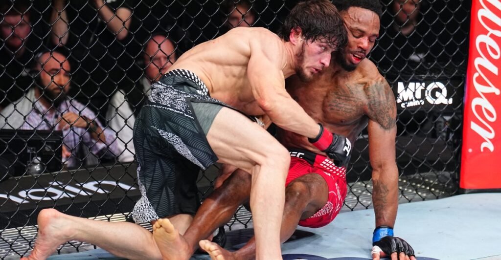 Movsar Evloev demands title shot after winning majority decision over Lerone Murphy in UFC London main event