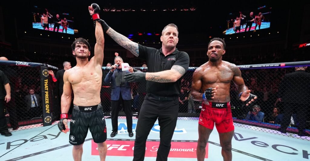 Morning Report | Michael Bisping thought Lerone Murphy beat Movsar Evloev, but praises his ‘ridiculous’ résumé