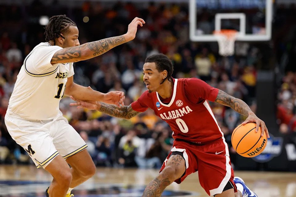 Alabama Crimson Tide guard Labaron Philon Jr. (0) looks to pass during the first half against the Michigan Wolverines during a Sweet Sixteen game of the Midwest Regional of the men's 2026 NCAA Tournament at United Center.