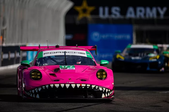 #177 AO Racing Porsche 911: Harry King, Mikkel Pedersen