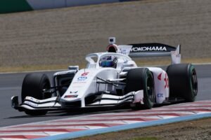 Ohta overtakes reigning champion Iwasa to win