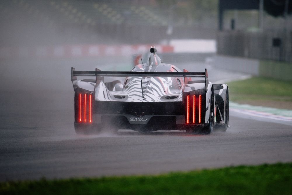 #93 Peugeot Totalenergies Peugeot 9X8: Paul Di Resta, Stoffel Vandoorne, Nick Cassidy