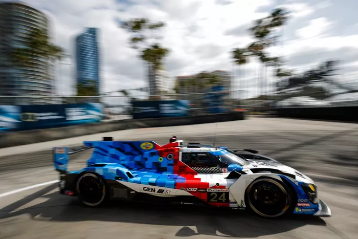 #24 BMW M Team WRT BMW M Hybrid V8: Sheldon van der Linde, Dries Vanthoor, Philipp Eng