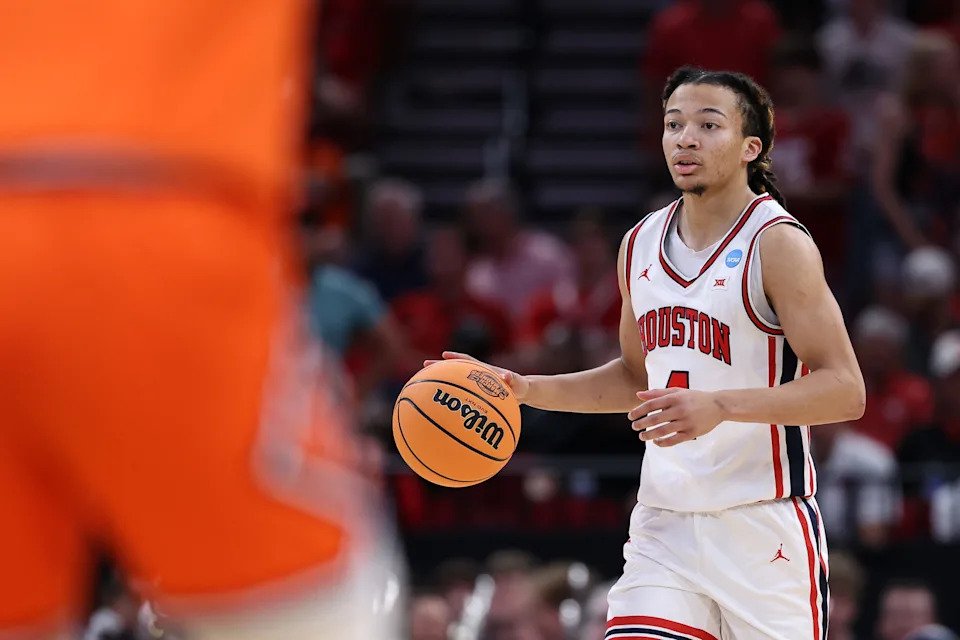 Houston Cougars guard Kingston Flemings (4) dribbles the ball against the Illinois Fighting Illini in the first half during a Sweet Sixteen game of the South Regional of the men's 2026 NCAA Tournament at Toyota Center.