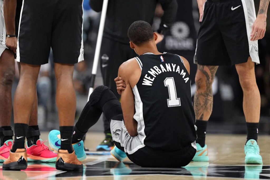 Victor Wembanyama leaves Spurs-76ers early with left rib contusion